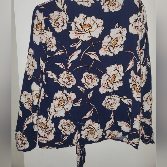 Darling floral blouse! - Picture 6 of 7